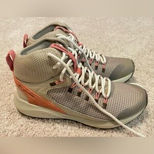 Waterproof Columbia hiking trail shoes mid height